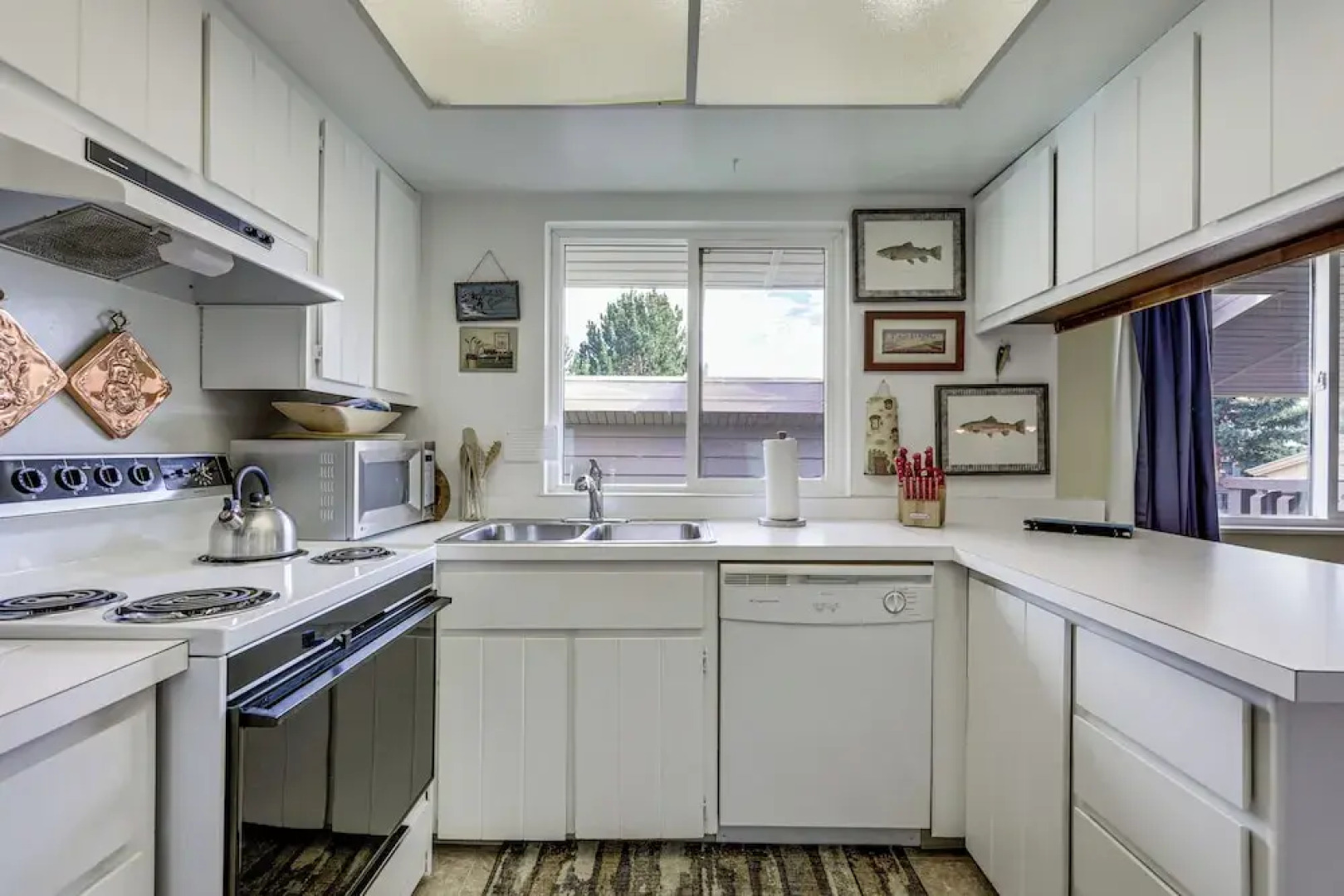 Carbondale Condo w/ Balcony & On-site Fly Fishing!