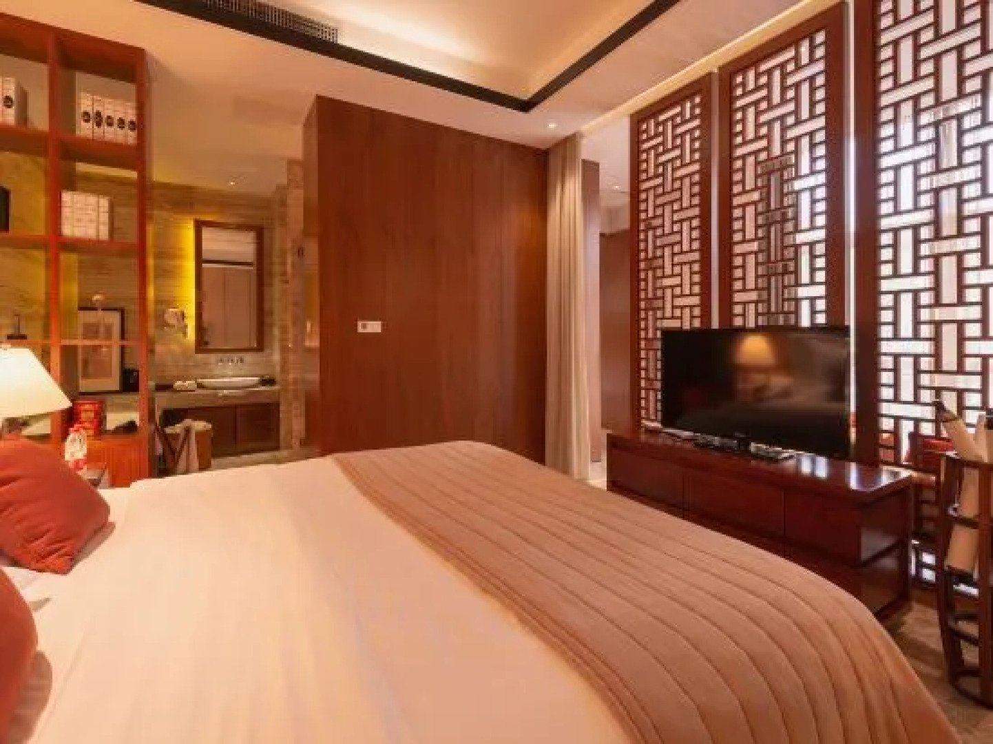 Sanmenxia Feicui Lichi Hot Spring Resort Hotel