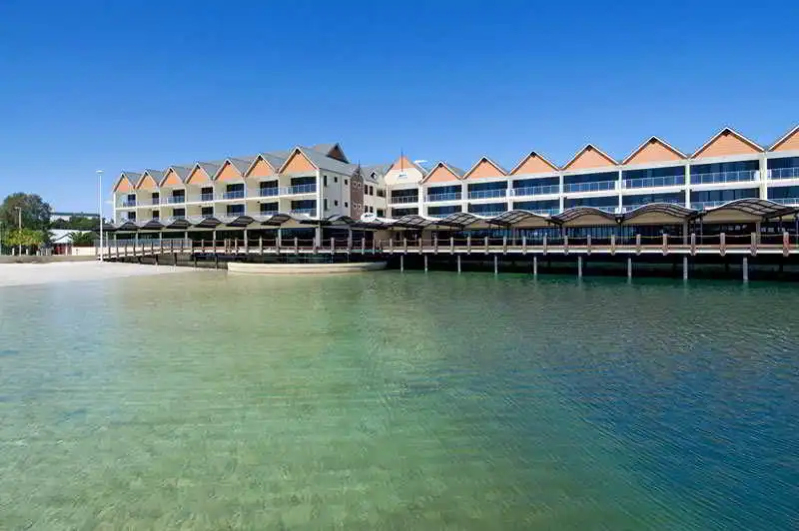 Quality Suites Crest Mandurah