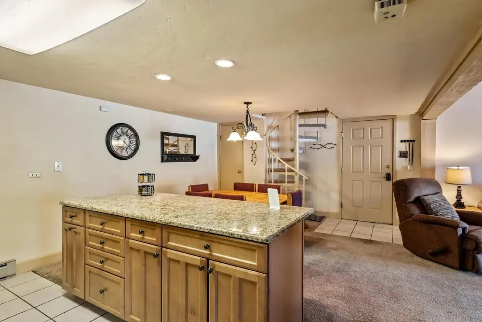 2 Level Unit w/ Pool Hot Tubs Private Deck