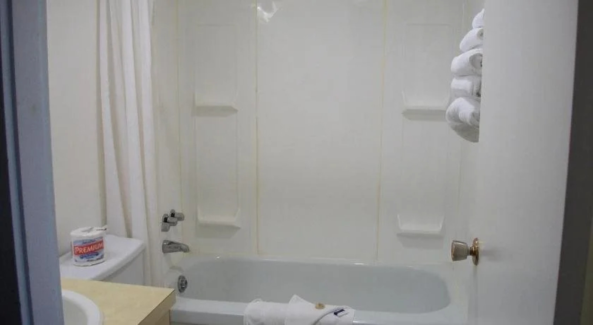 Hospitality Courtyard Inn