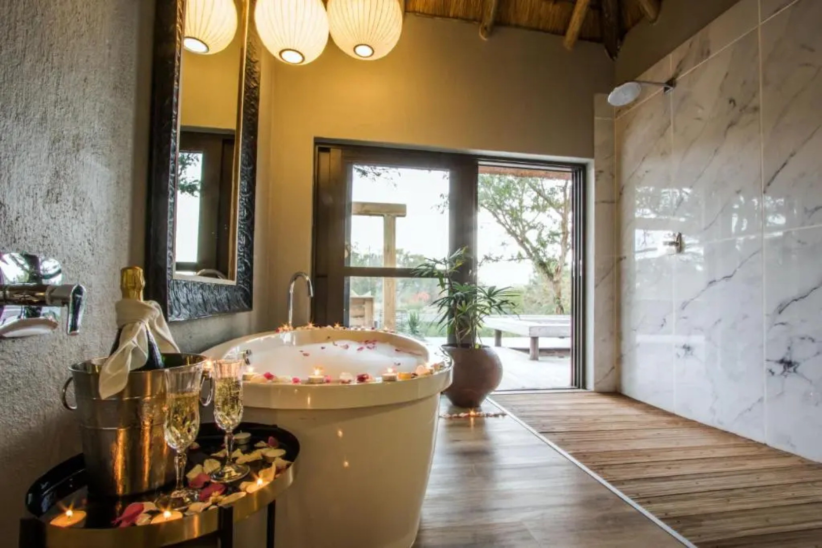 Thornybush Simbambili Lodge