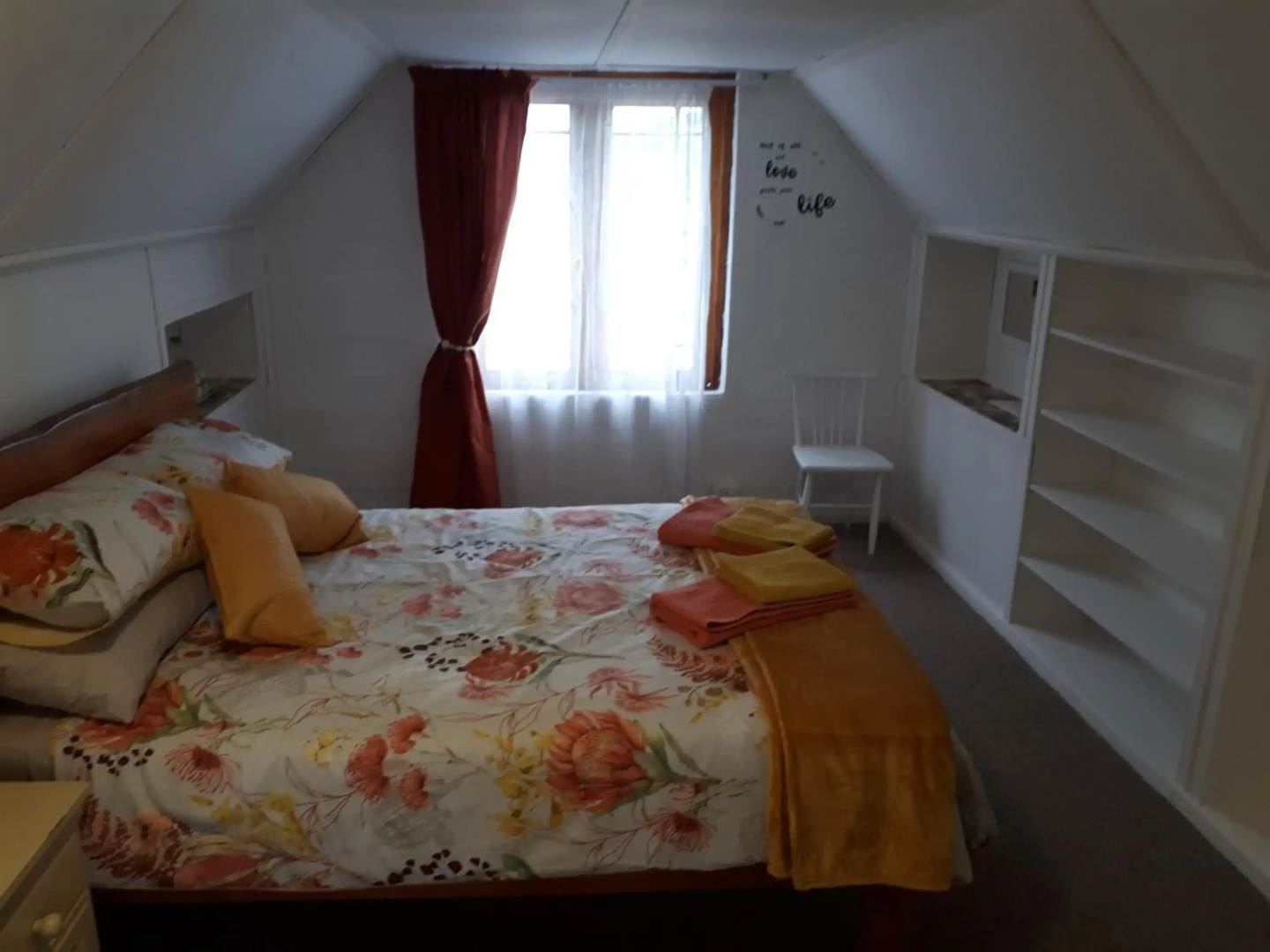 6 bedroom house and cottage