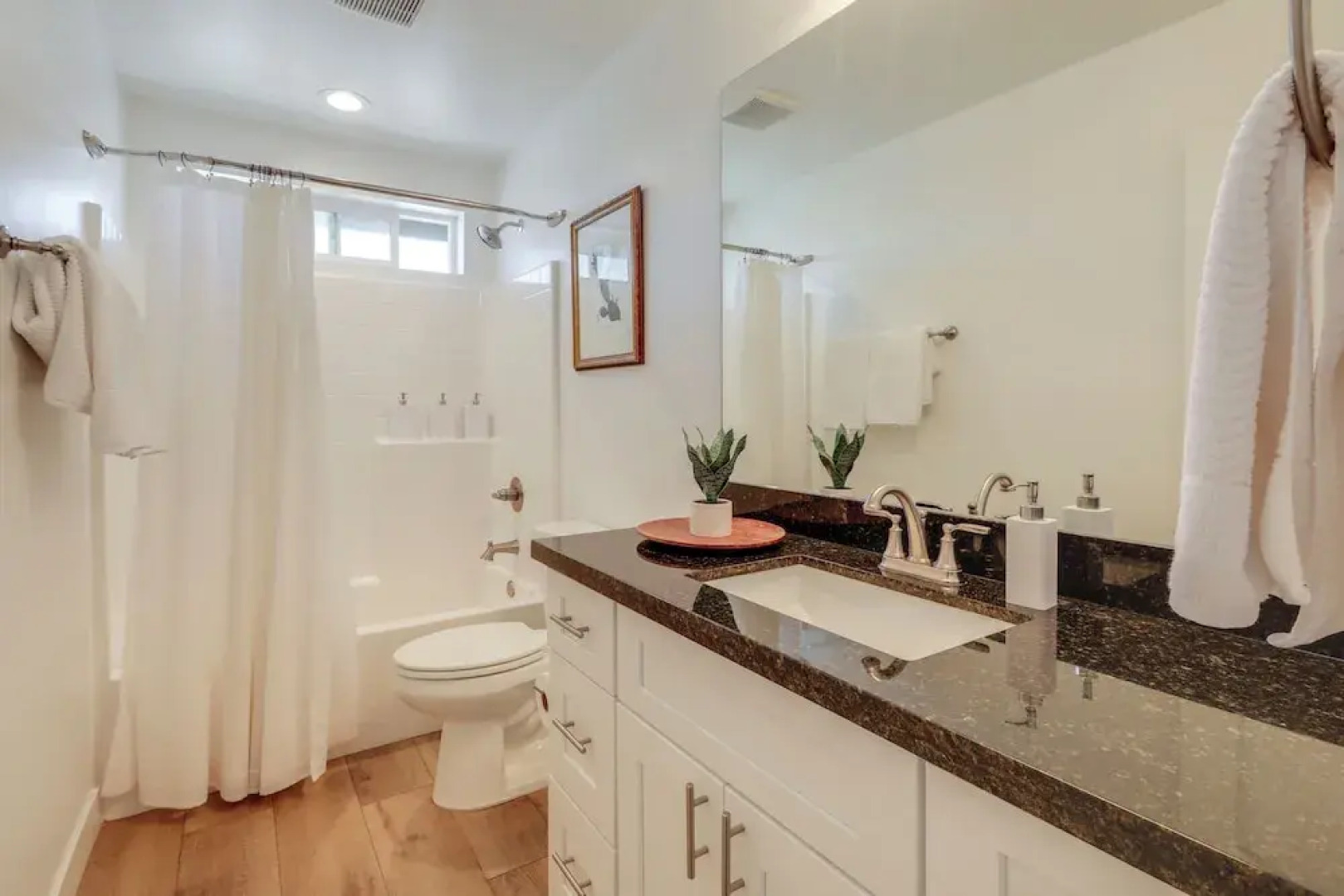 Spacious Bellemont Cabin w/ Jacuzzi + Mtn View!