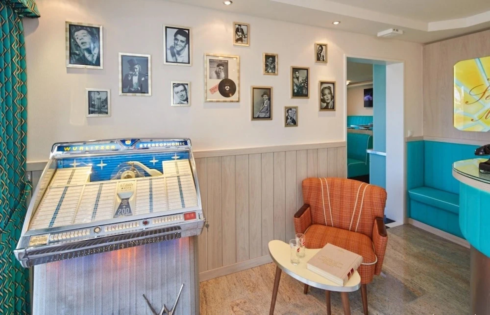 Bernstein 50'S Seaside Motel