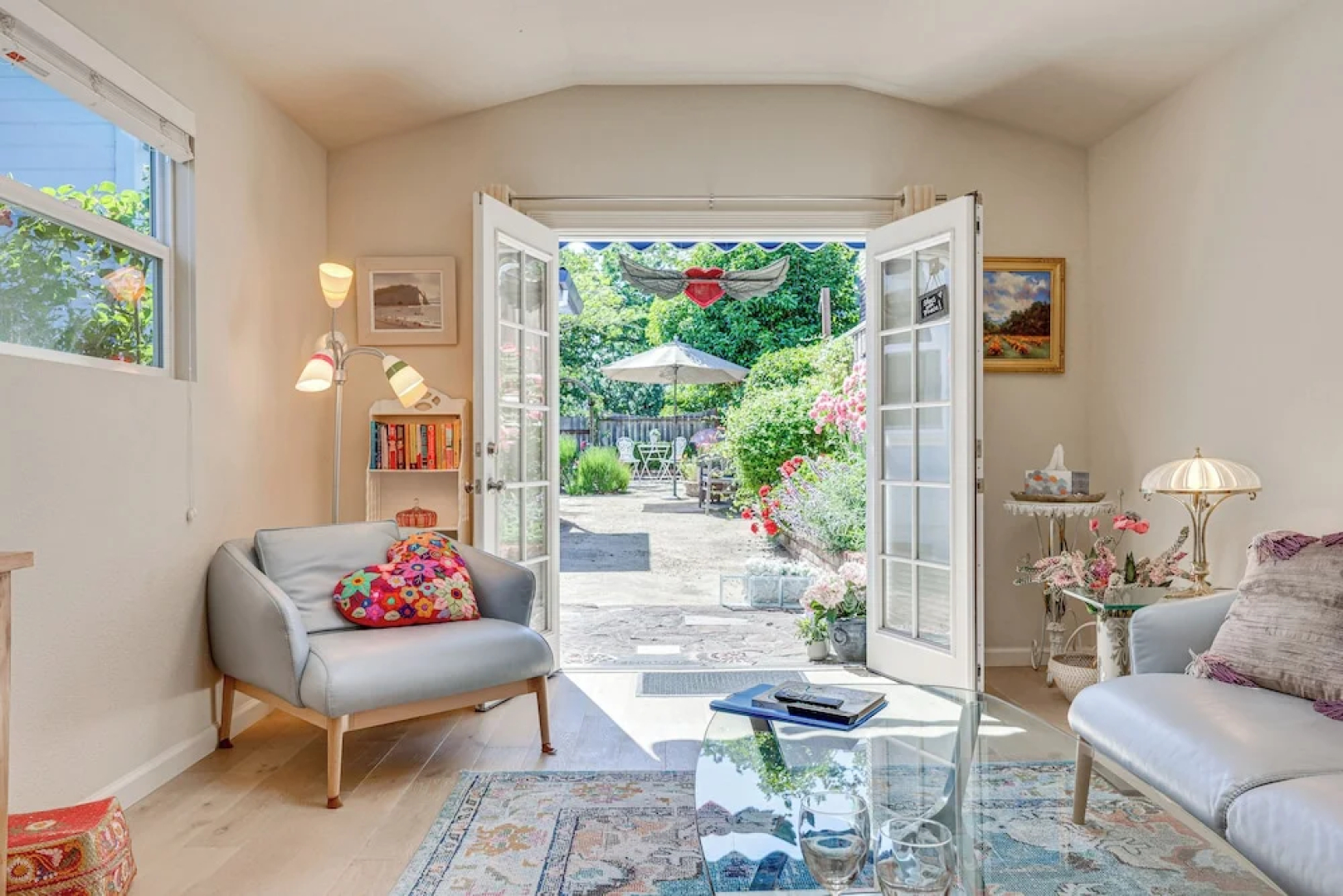 Romantic Casita w/ Garden + Deck 2 Miles to Plaza!