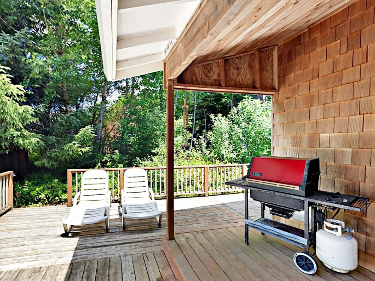 4br W/ Deck - Steps To The Beach! 4 Bedroom Home