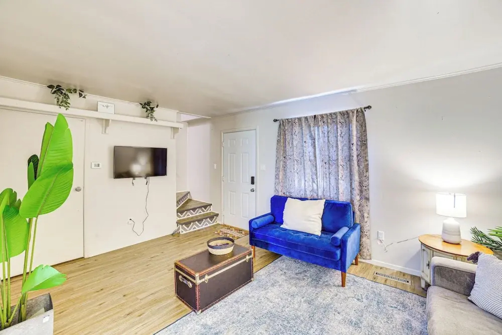 Chic Farmhouse, 3Mi to Lake-pet Friendly & Golfing