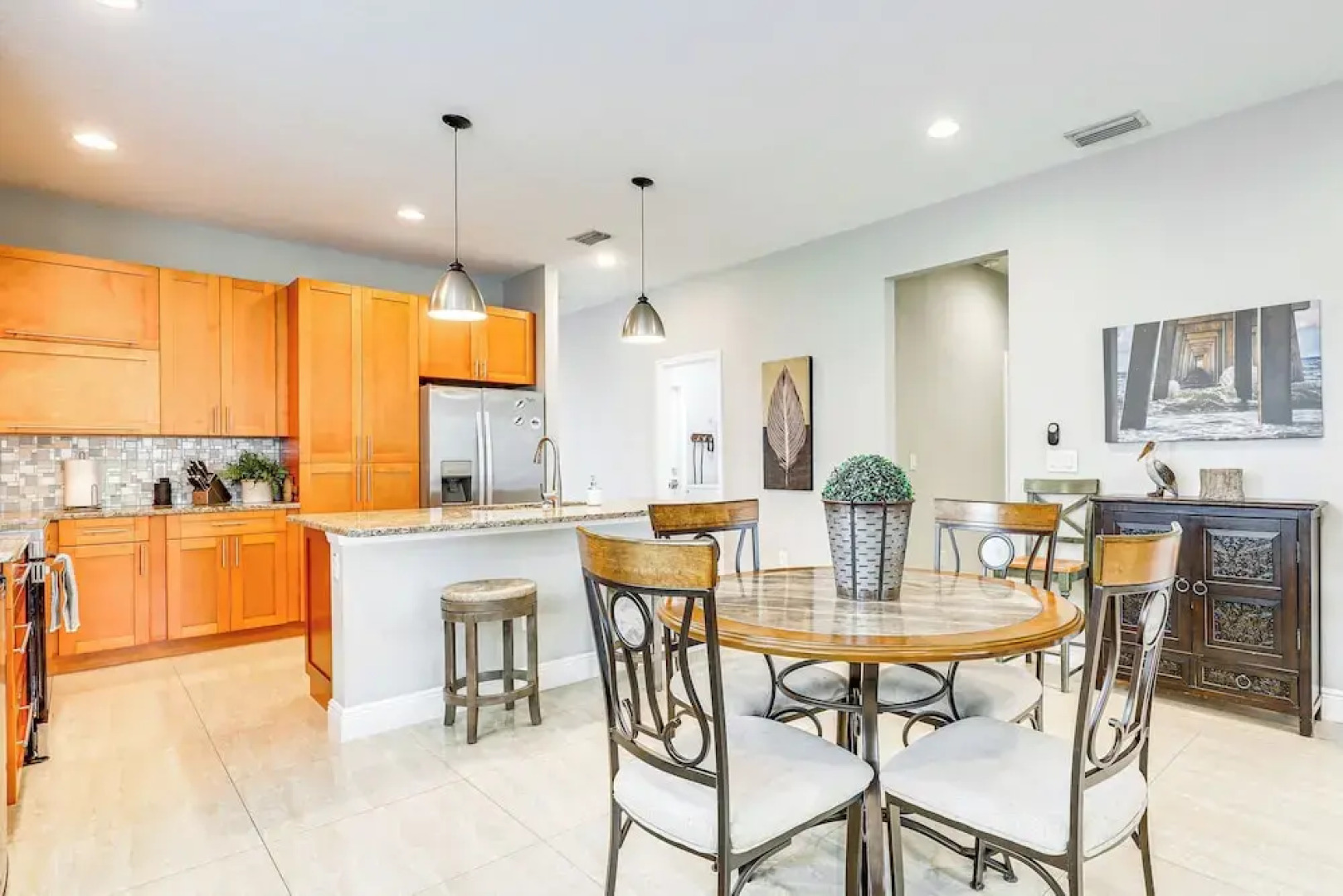 Tampa Home w/ Fire Pit, Yard, Cornhole + More!