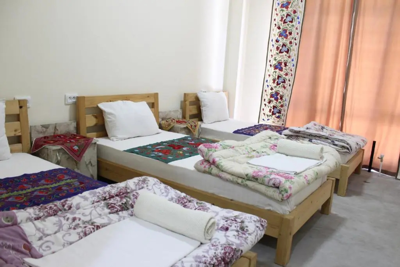 Guest House Ruslan Nurata & Tours