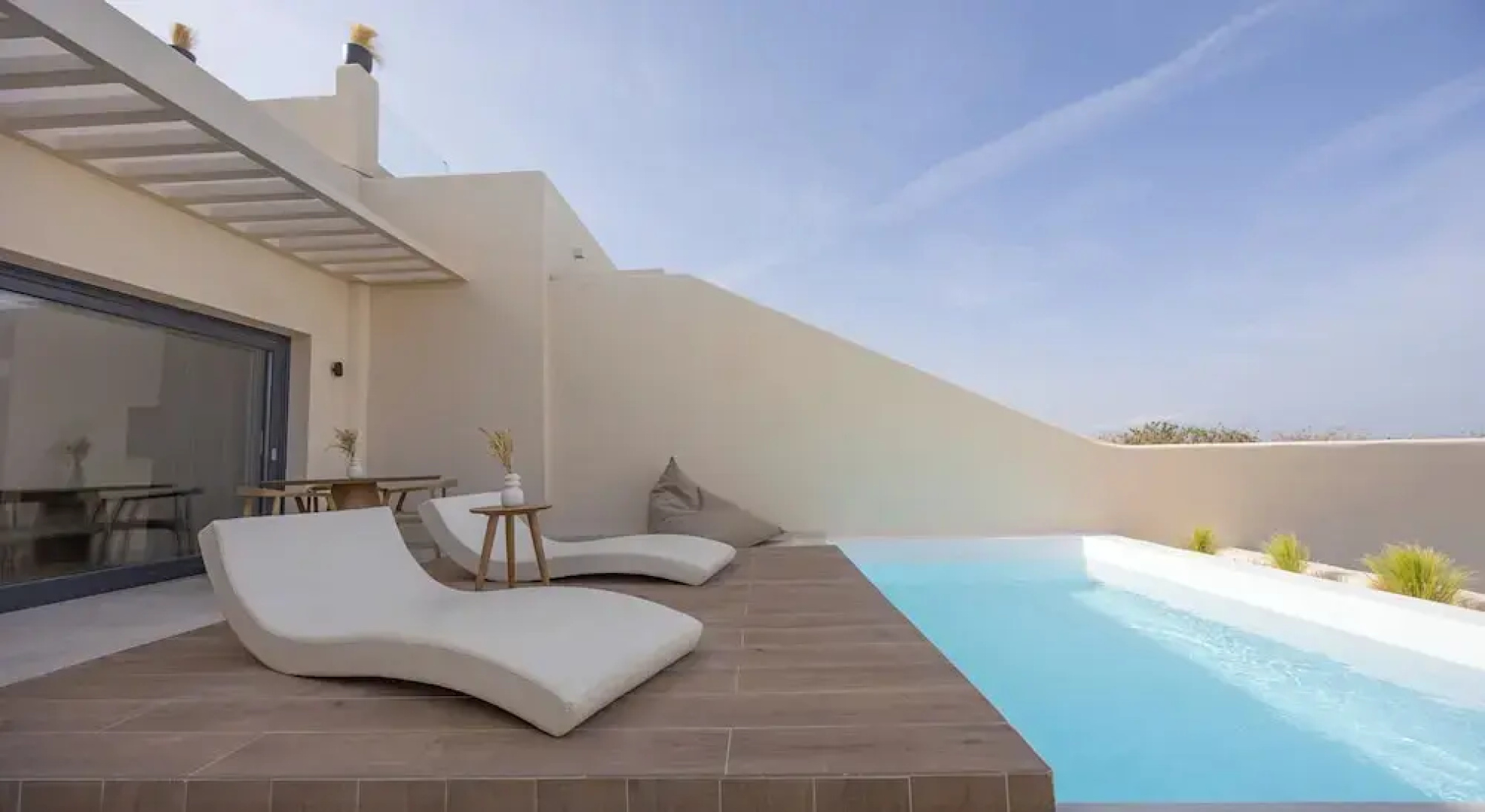 Pnoe Luxury Suites