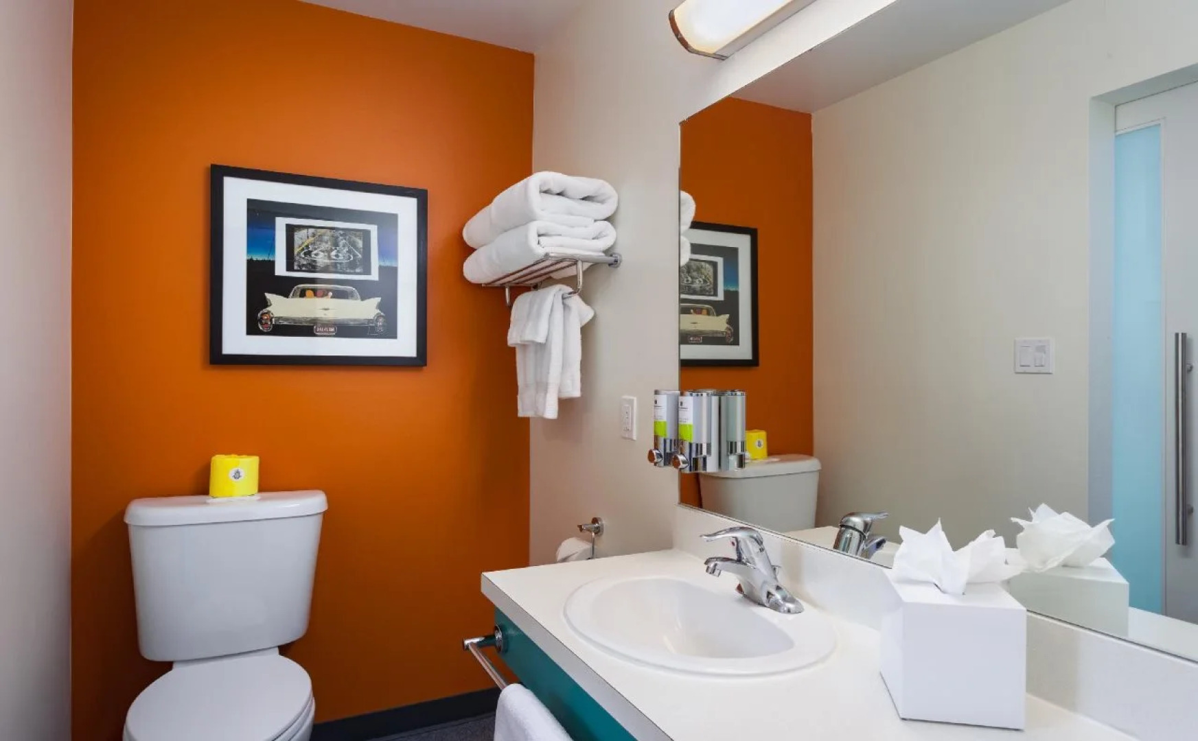 Staypineapple, University Inn, University District Seattle