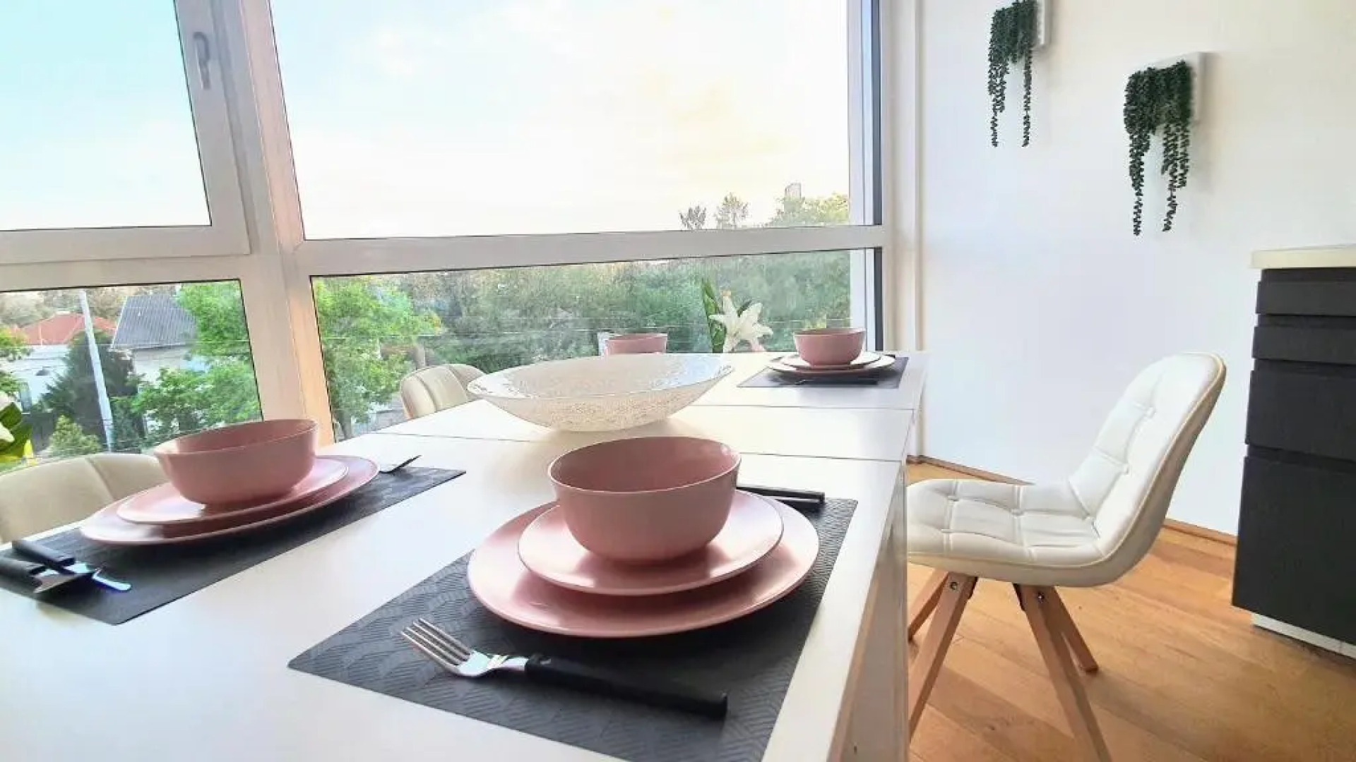 Rooftop Terrace, free garage parking and Pool!