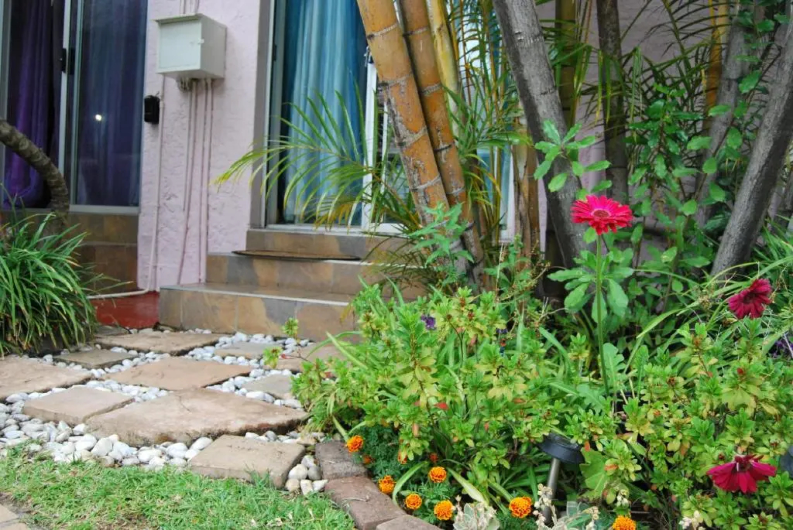 Roniques Guest House