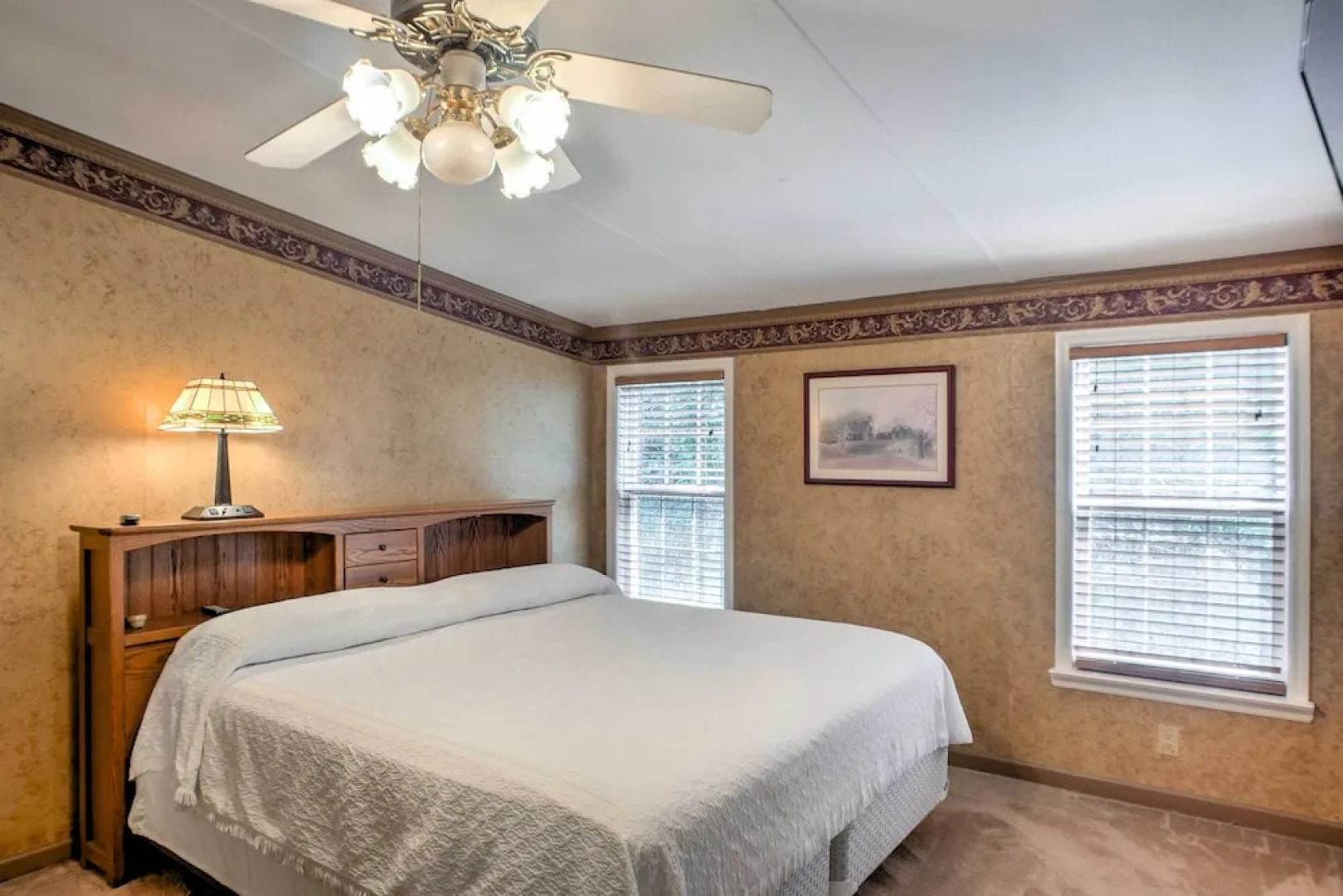 Ooltewah Cabin w/ Grill, Pool Table & Porch!