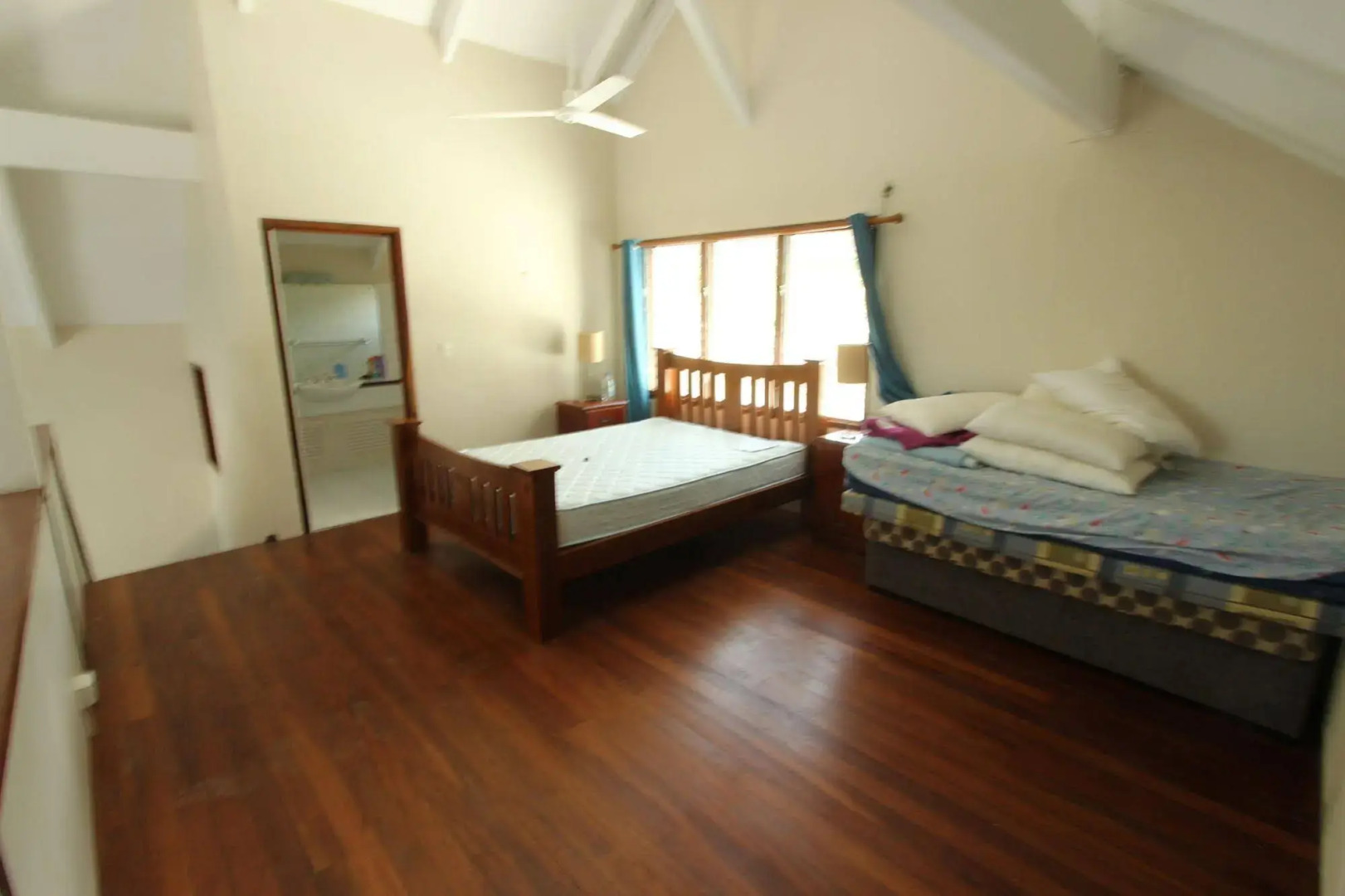 Vila Del Mare Beachfront Resort