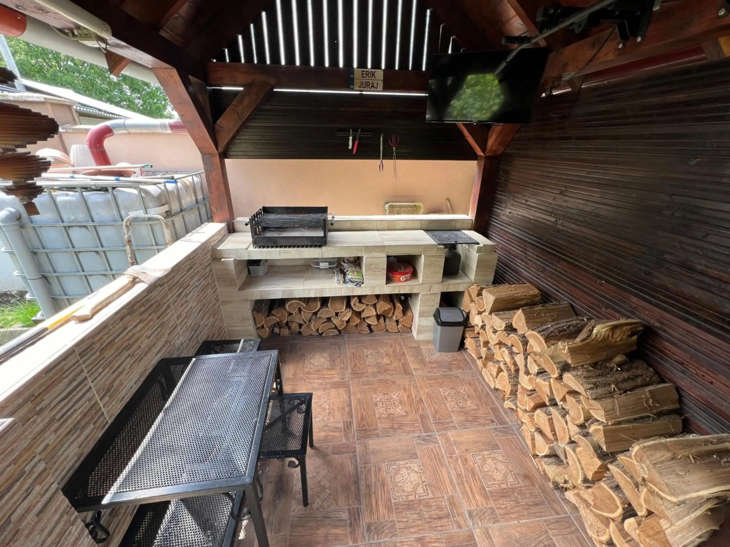 Priestranný dom v tichej časti mesta Levice.