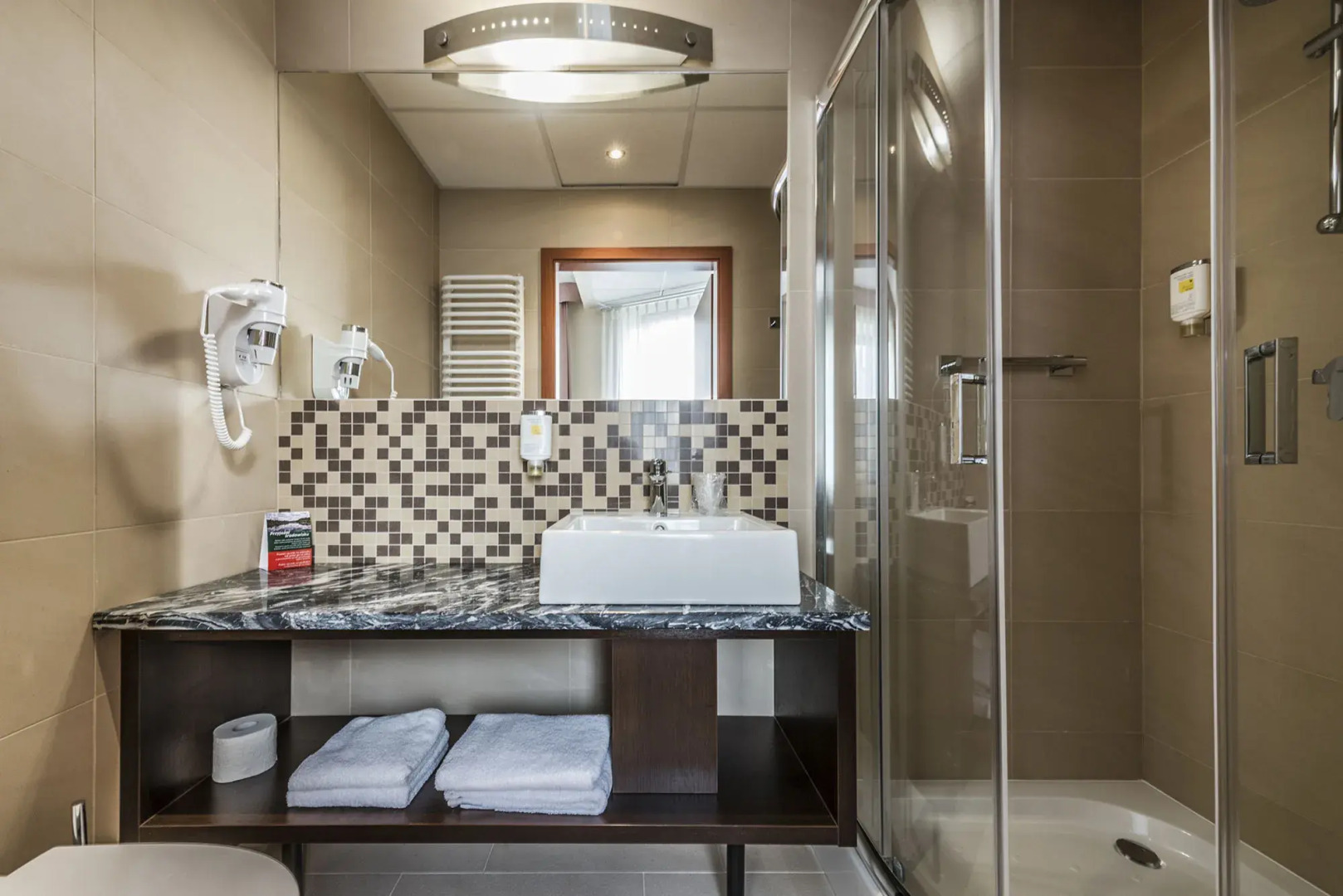 Hotel Victor Pruszkow By Desilva