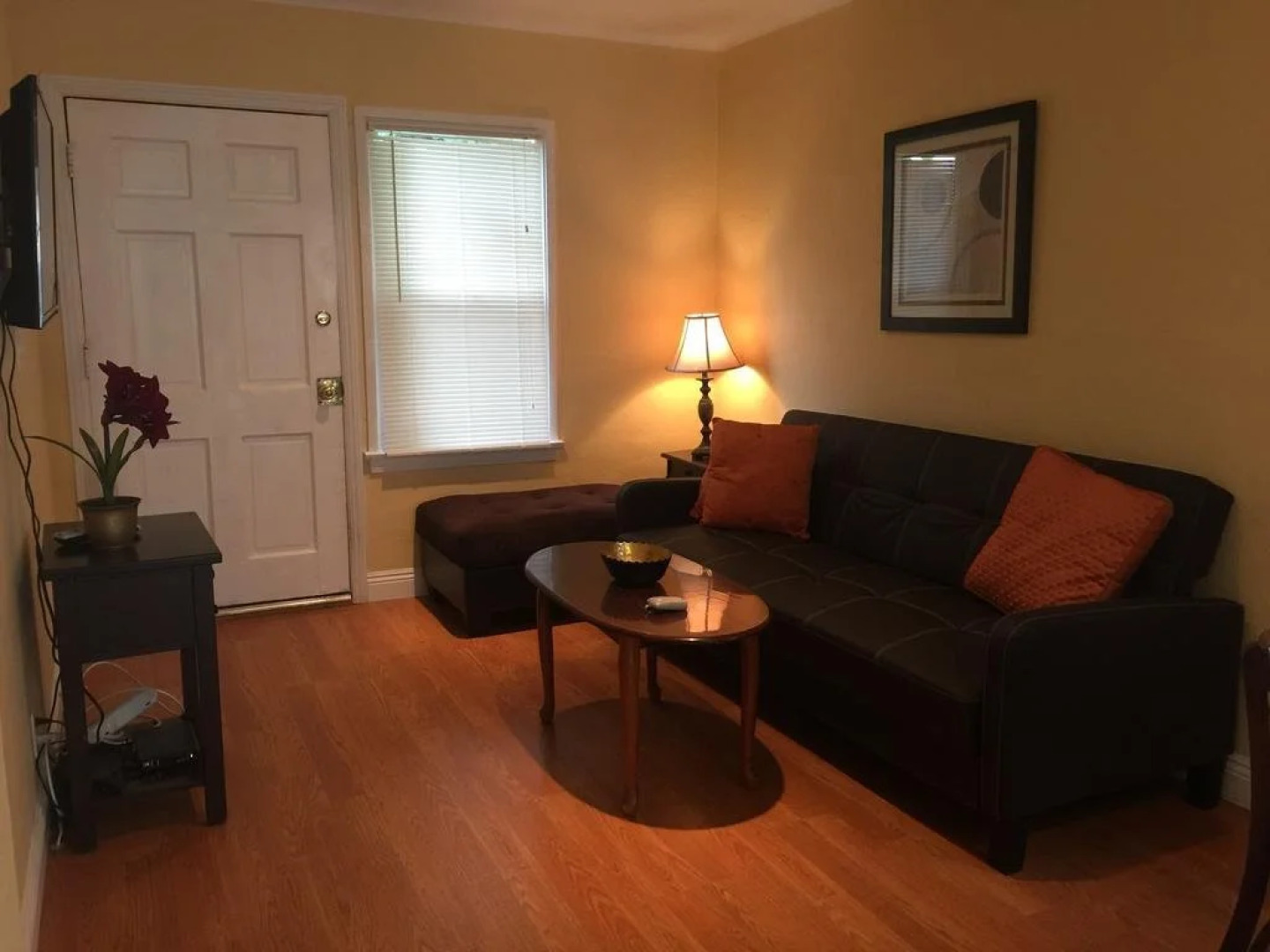 Nice 2 Bedroom in Burbank