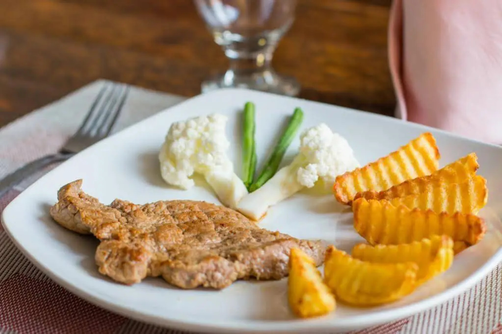 Golden Chenla Hotel and Restaurant