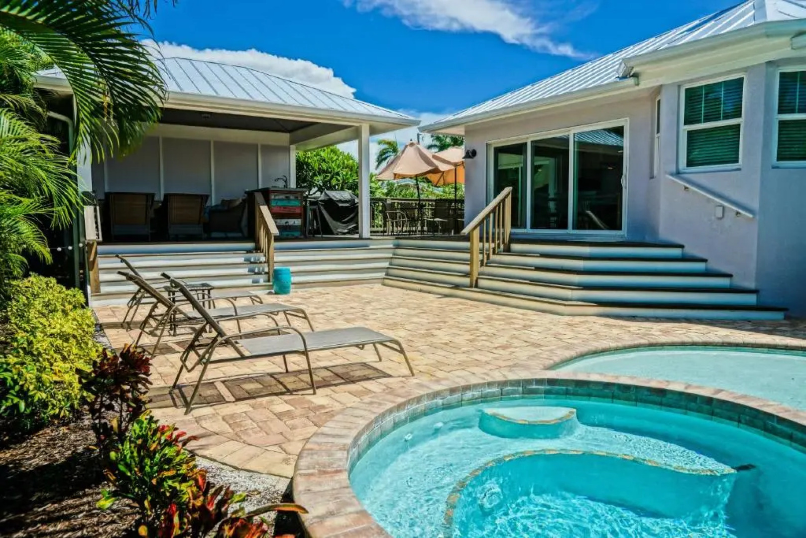 4 Bed 3 Bath BUNGALOW Heated Pool and Spa Bikes Kayaks free WiFi