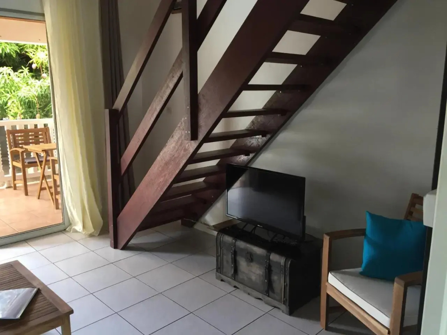 T2 tropical en bord de piscine à 100m de la mer