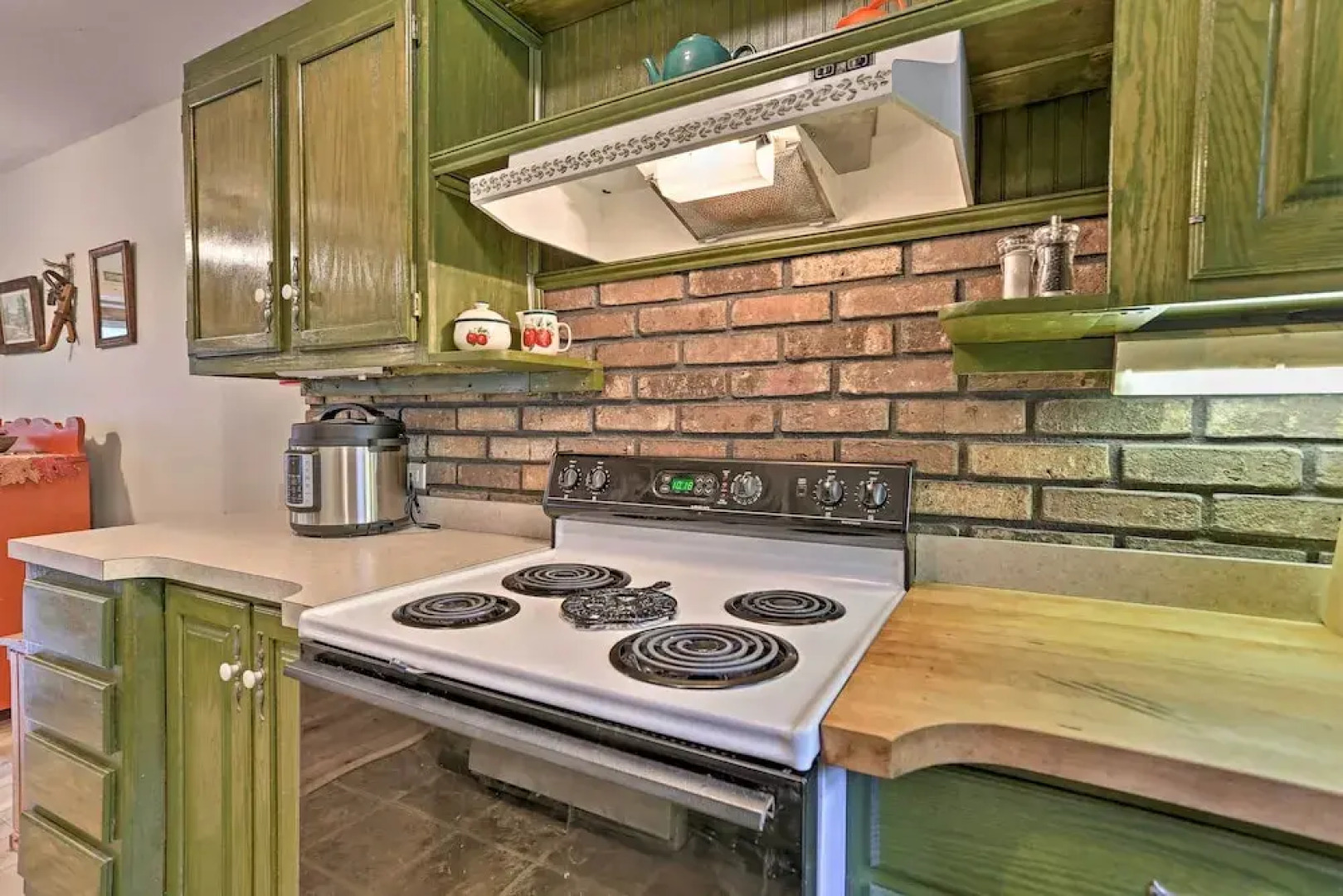 Blakeslee Hideaway w/ Lake Access: 3 Mi to Ski!