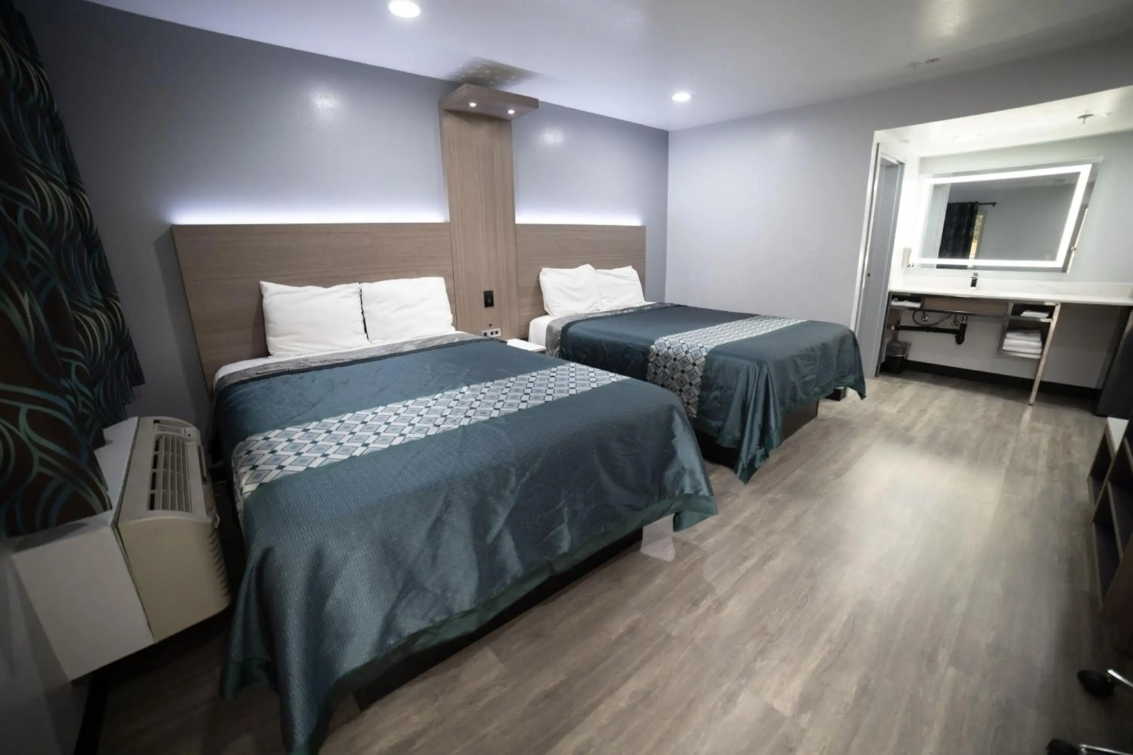 Express Inn & Suites