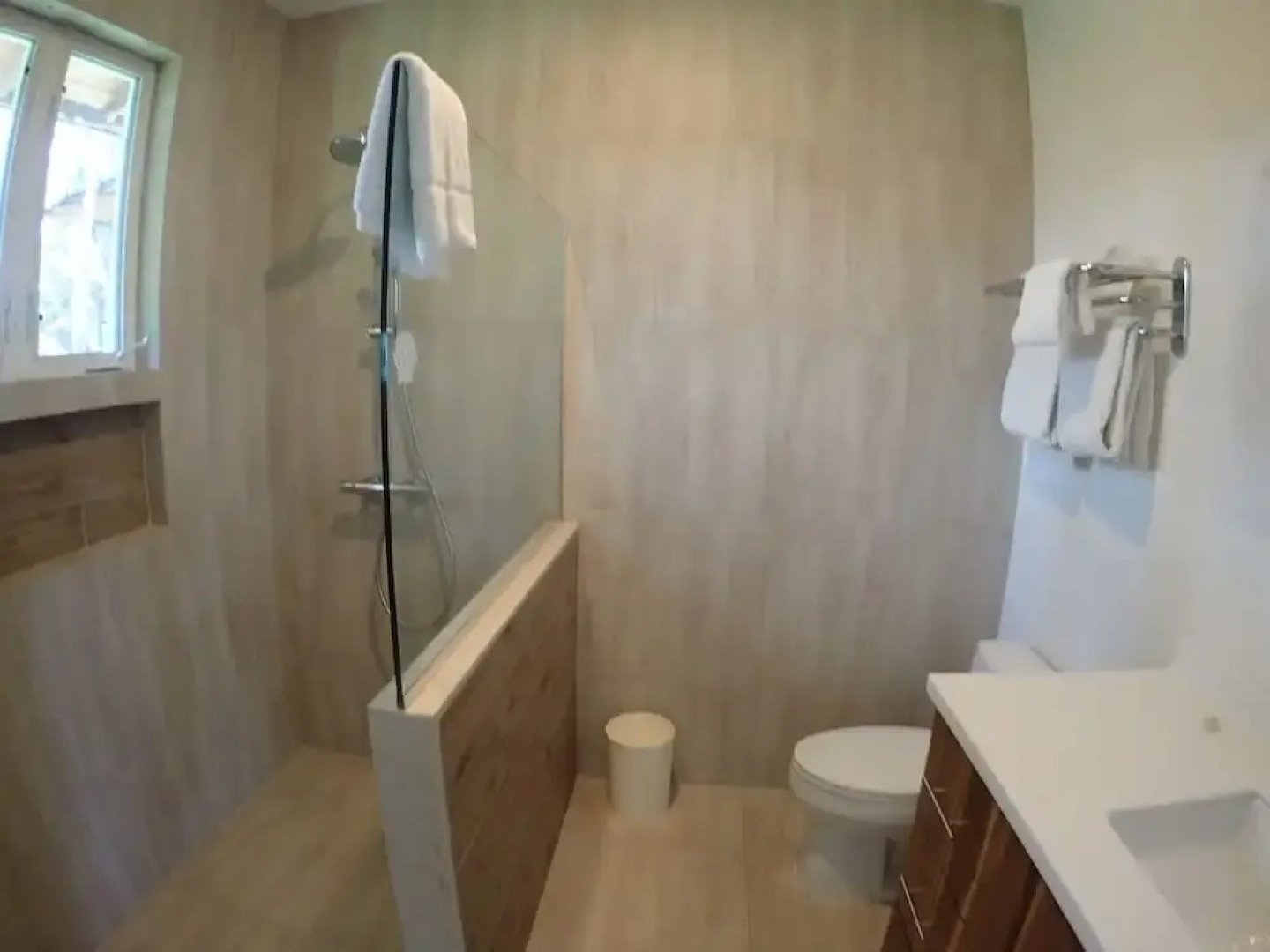 Siesta - Runaway Bay 5BR