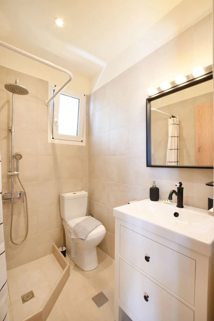 Art Garden house - 500m from the Beach