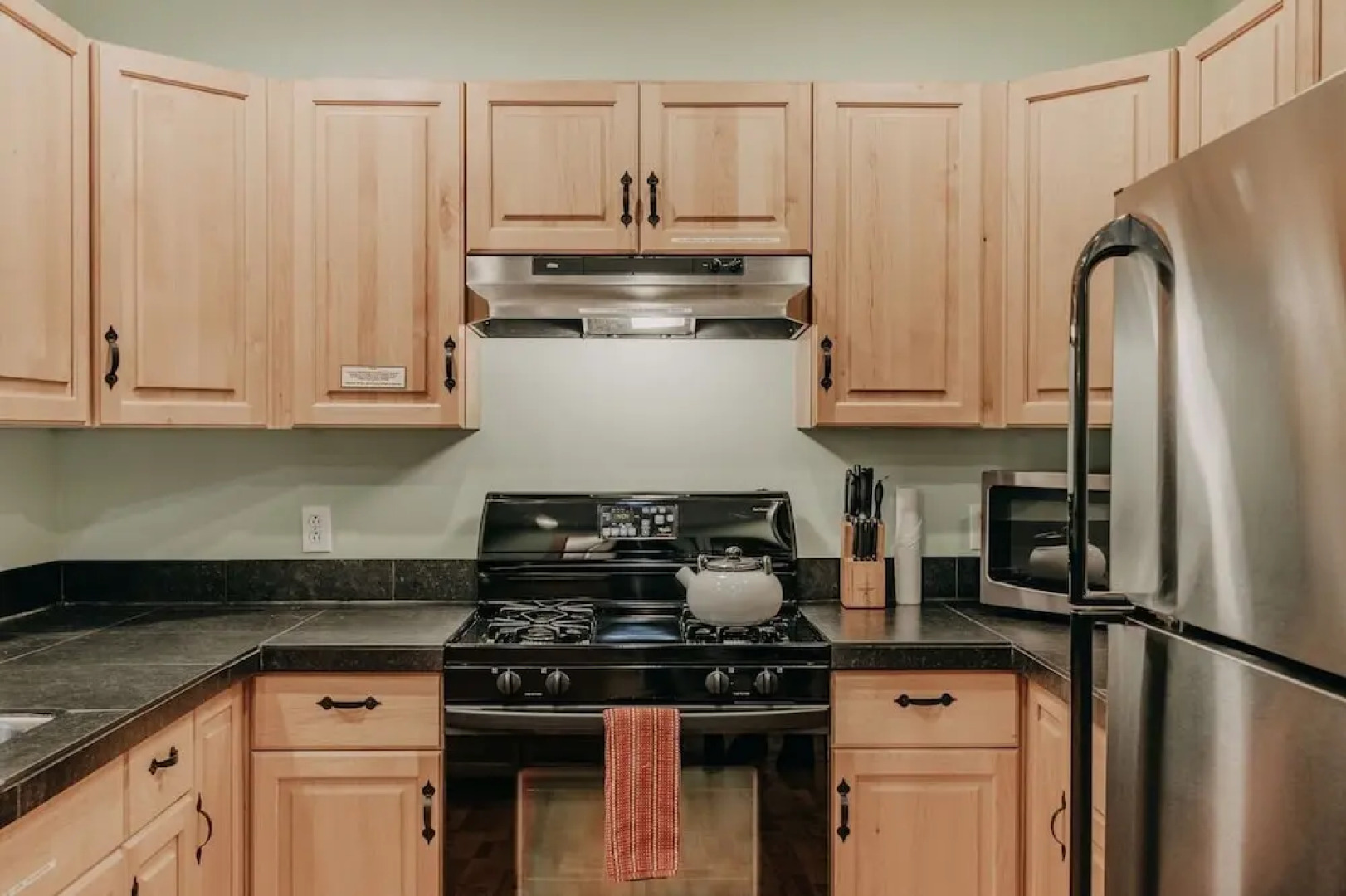 12gs - Bbq - Wifi - Dishwasher - Sleeps 4 2 Bedroom Home by RedAwning