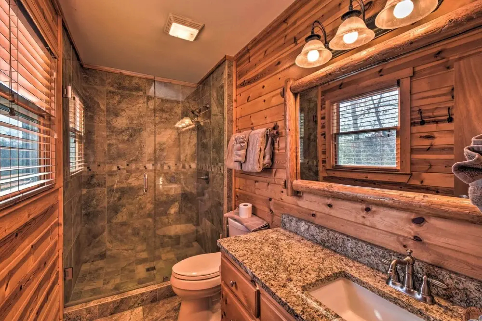 Rustic Cabin w/ Hot Tub: 2 Mi to Unicoi State Park