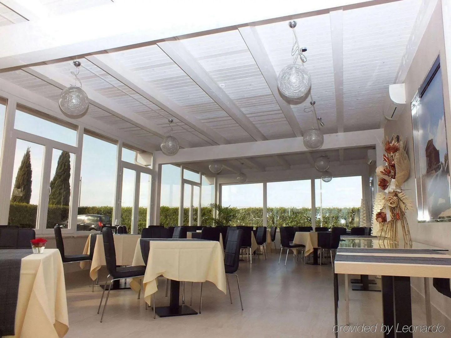 Simon Hotel