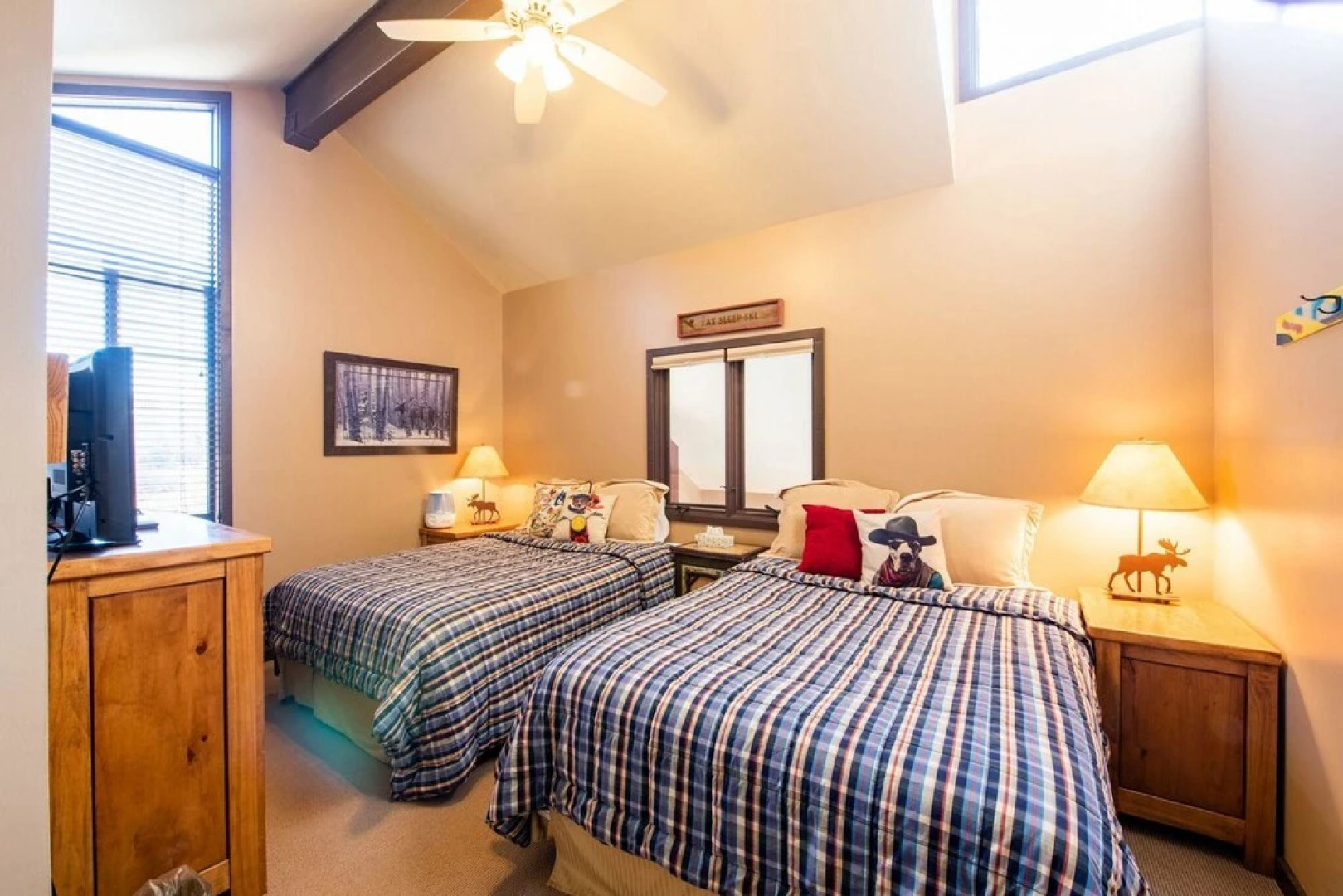 Three Kings Condo Near the Lifts by RedAwning