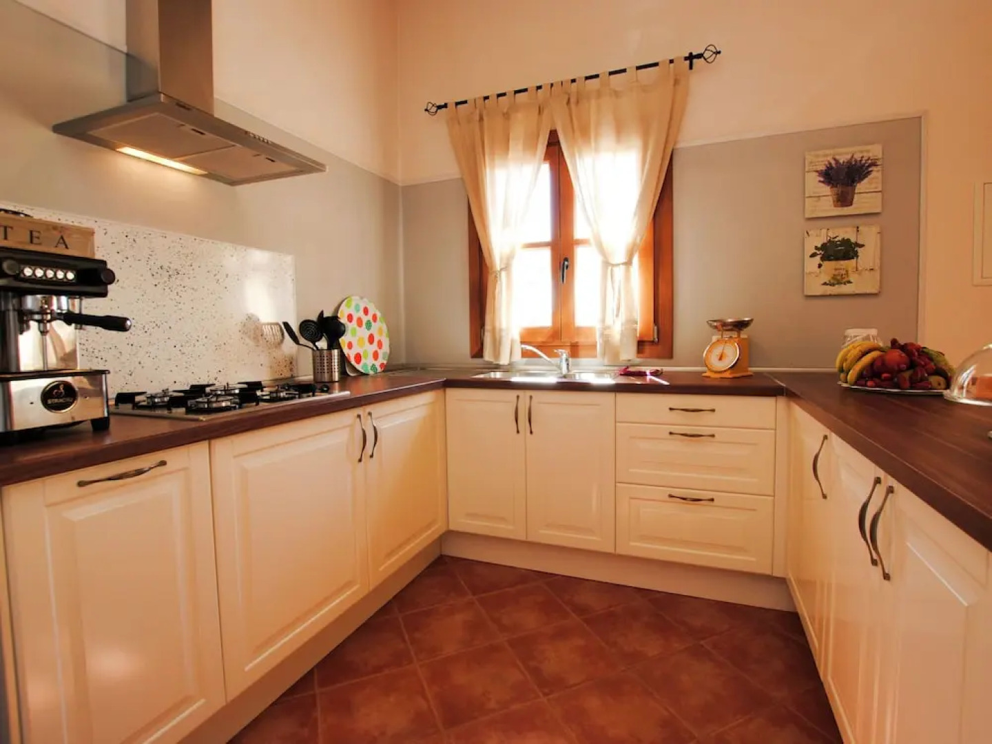 Spacious Cottage Near Santa Maria del Camí Centre