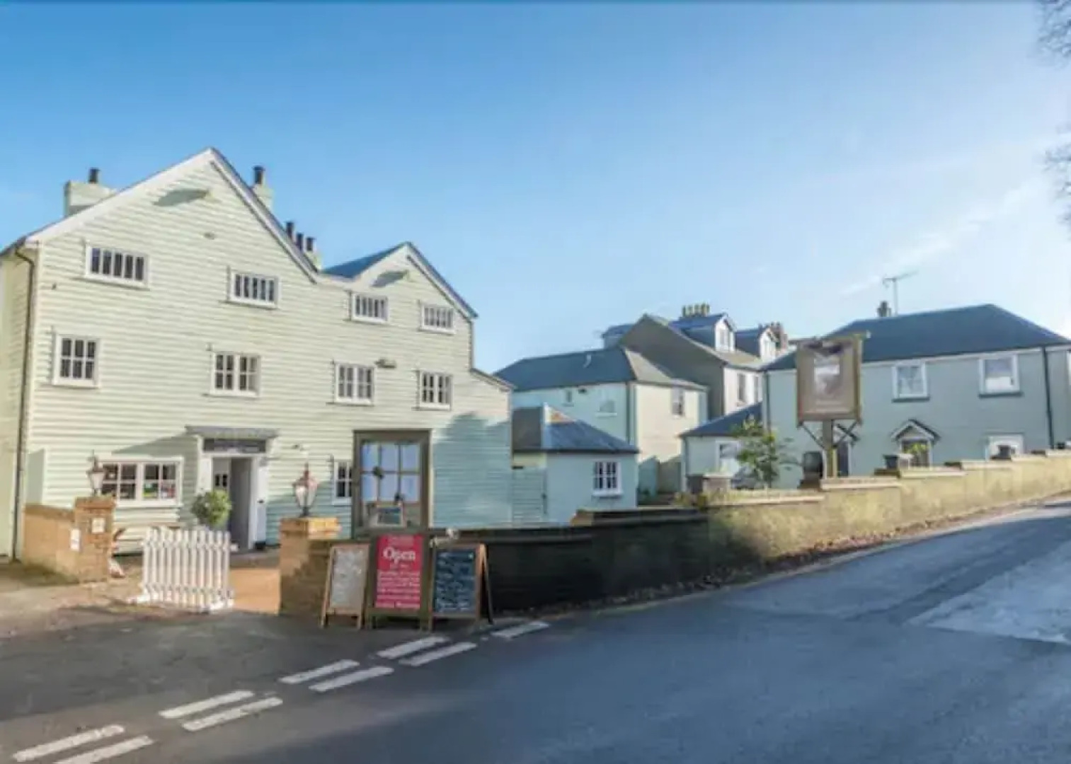 The White Cliffs Hotel