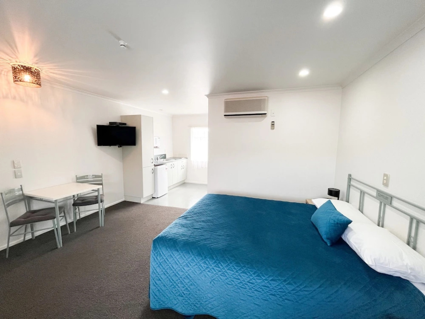 Camelot Motor Lodge 2004