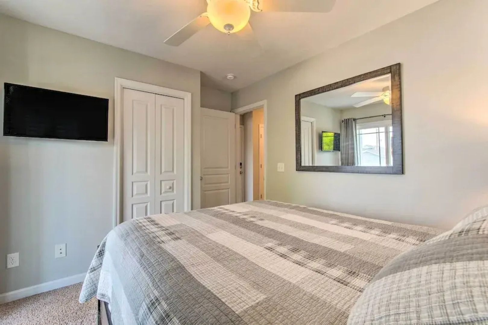 Surf City Escape w/ 6 Decks: Steps To Beach