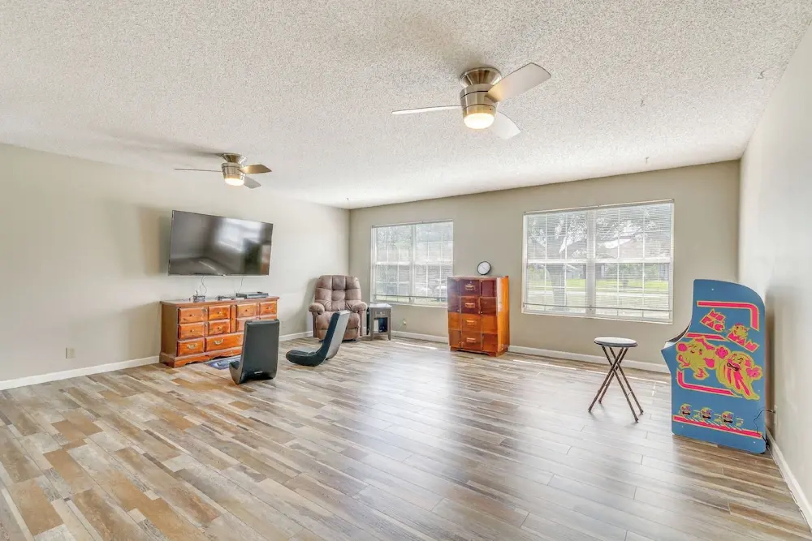 Navarre House w/ Game Room: 5 Mi to Beaches!