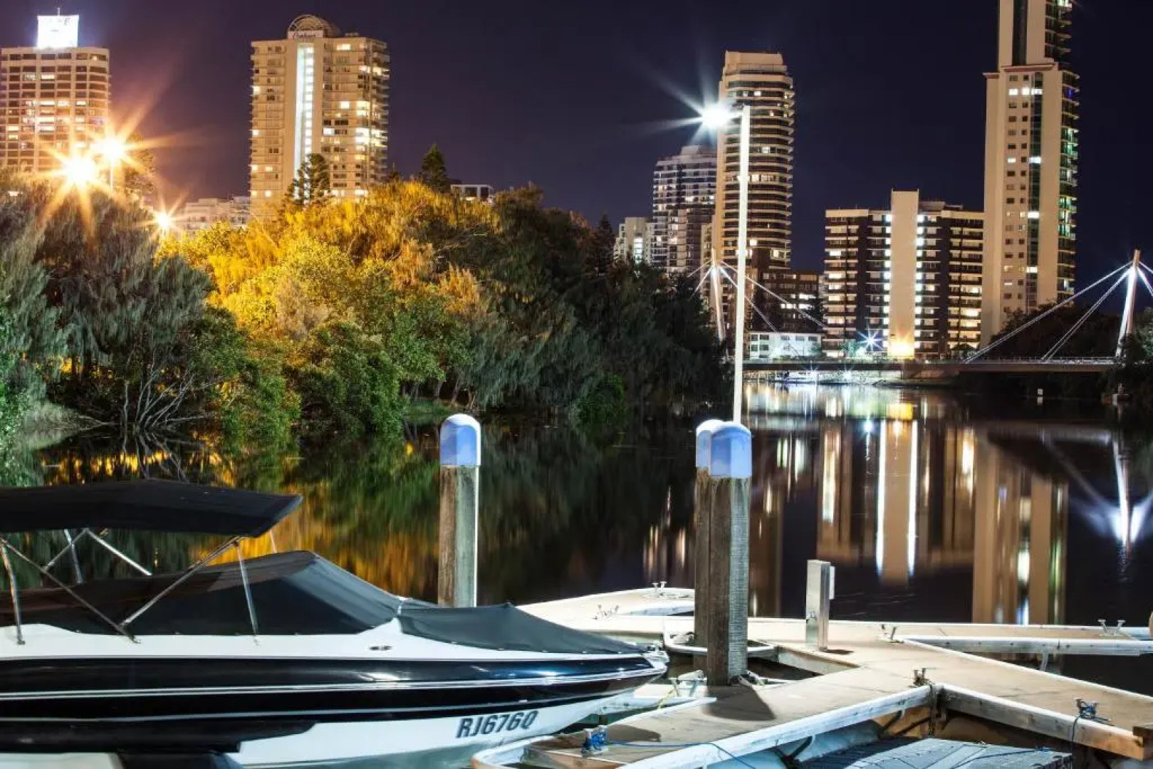 Capricorn One Beachside Holiday Apartment-Official