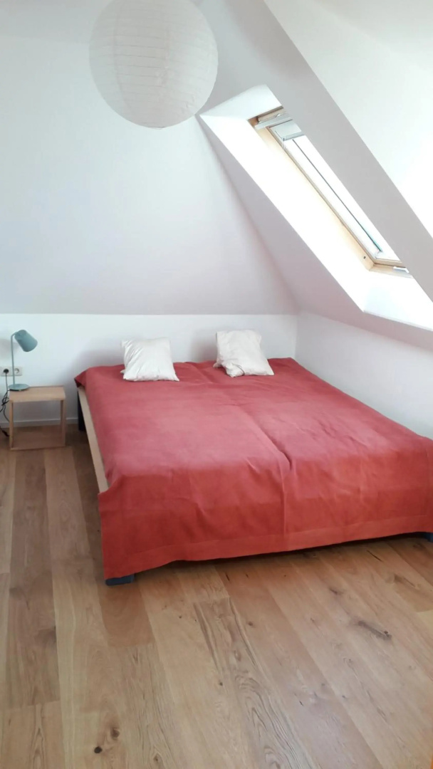 Zentrumsnahe Dachwohnung in grüner Oase