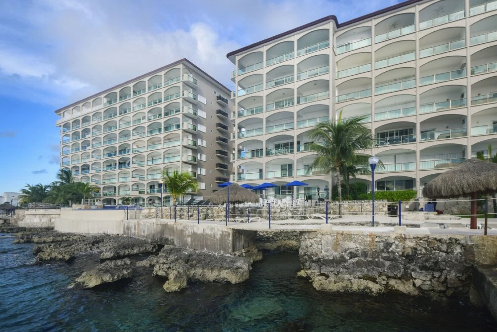 El Cantil Condominiums