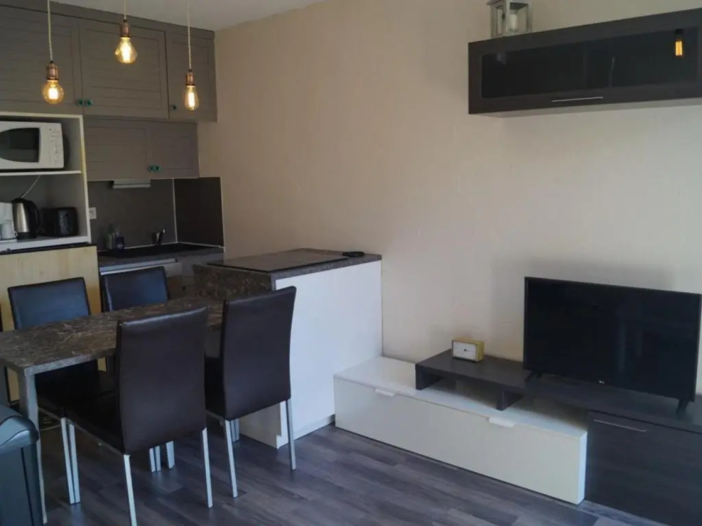 Appartement Enchastrayes, 1 pièce, 4 personnes - FR-1-165A-22