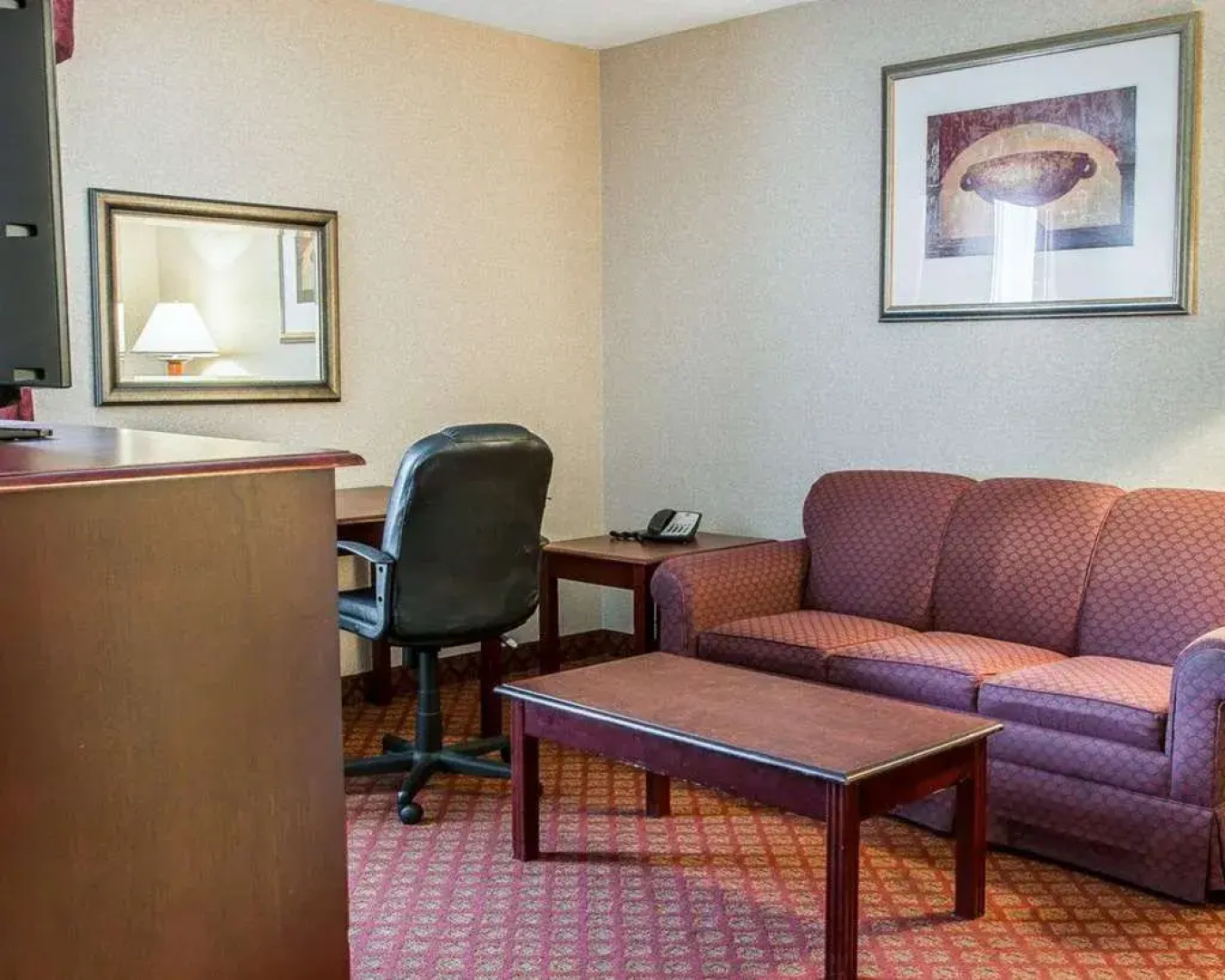 Clarion Inn & Suites Grand Rapids Airport