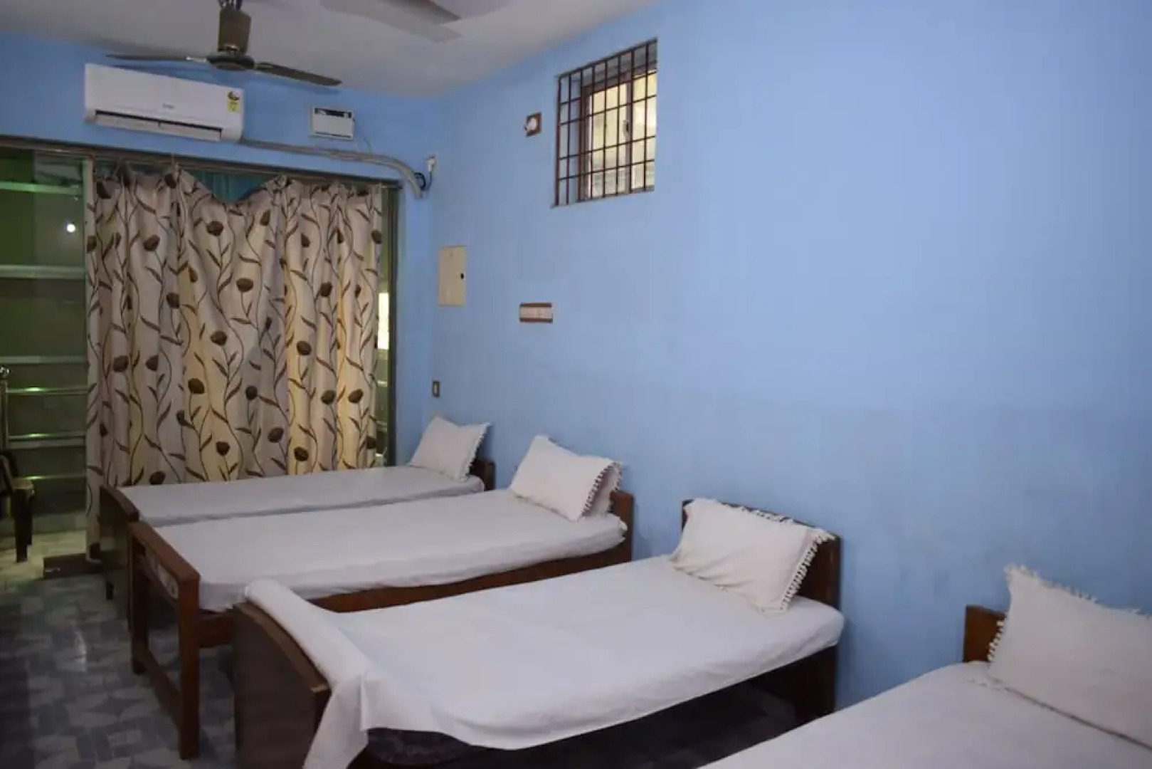 Parisha Residency - Temple Side Hotel