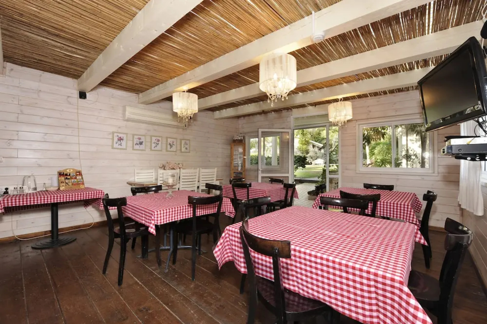 The White Cabins - Home