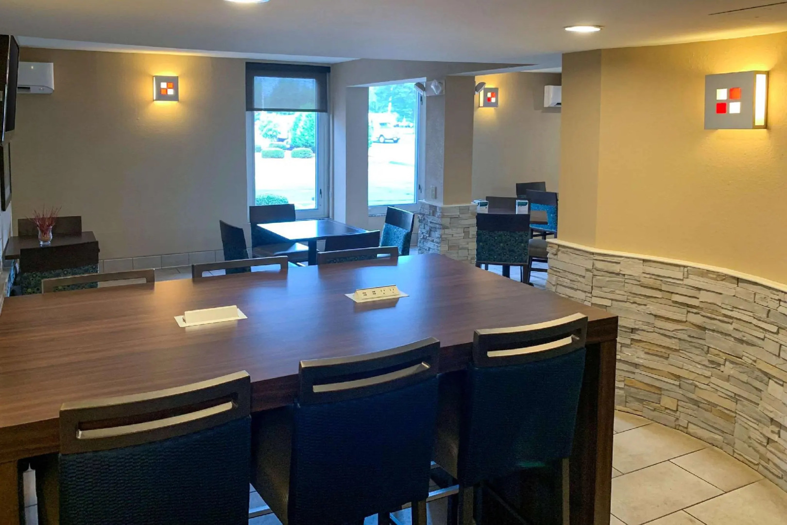 Comfort Inn & Suites East Hartford - Hartford