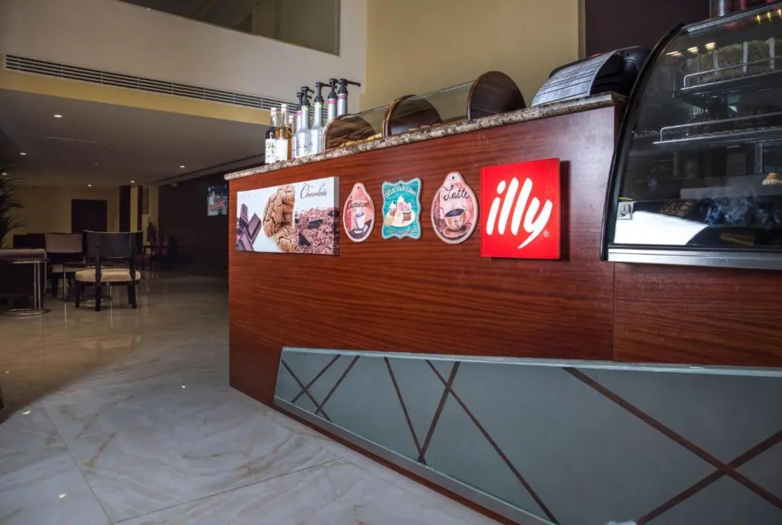 Noon Hotel Suites