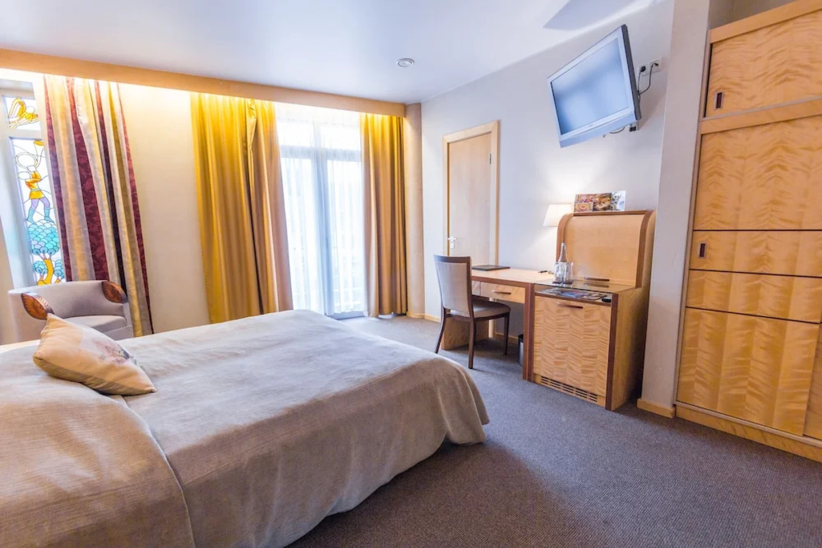 Royal Square Hotel & Suites