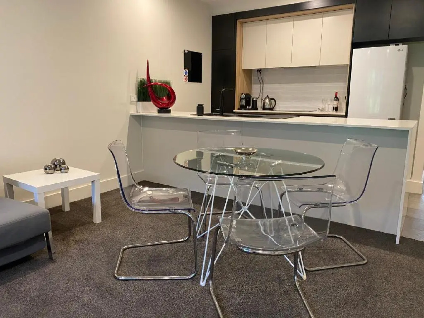 The Gallery Luxe 1 BR Executive Apartment in the heart of Braddon Wine Secure Parking WiFi